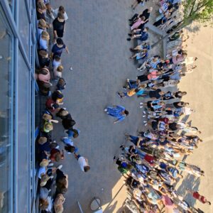 ...versammelten sich...