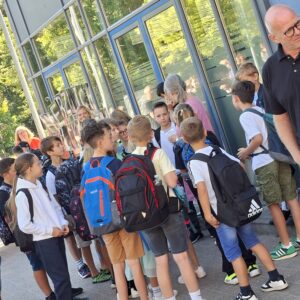 r Klassenlehrerin Frau Röth.