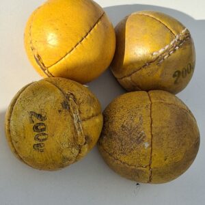 ... Ballwurf -->
