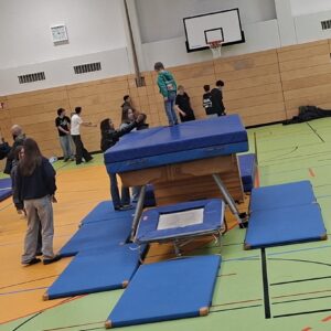 mit Klettern & Parcours.